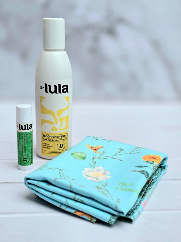 Kit 120 (Jabón/Shampoo Caléndula 120ml, Lipbalm, Toalla 100% microfibra ecológica Aguamarina)