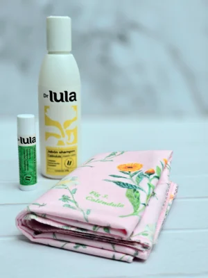 Kit 120 (Jabón/Shampoo multifuncional Caléndula 120ml, Lipbalm, Toalla 100% microfibra ecológica Rosada)